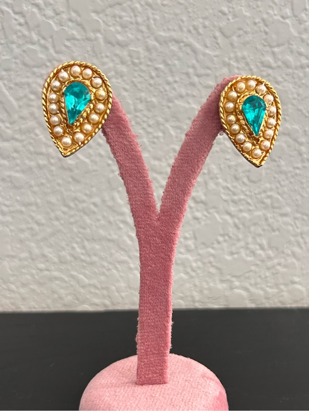 Gold-tone Teardrop Faux Pearl Earrings with Vibrant Teal Crystal Stone Vintage! - Picture 3 of 9